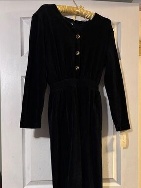 Vintage Clio petites Black Velvet Long Sleeve Jumpsuit with stirrups